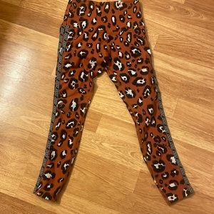 Lorna Jane XS leopard tight